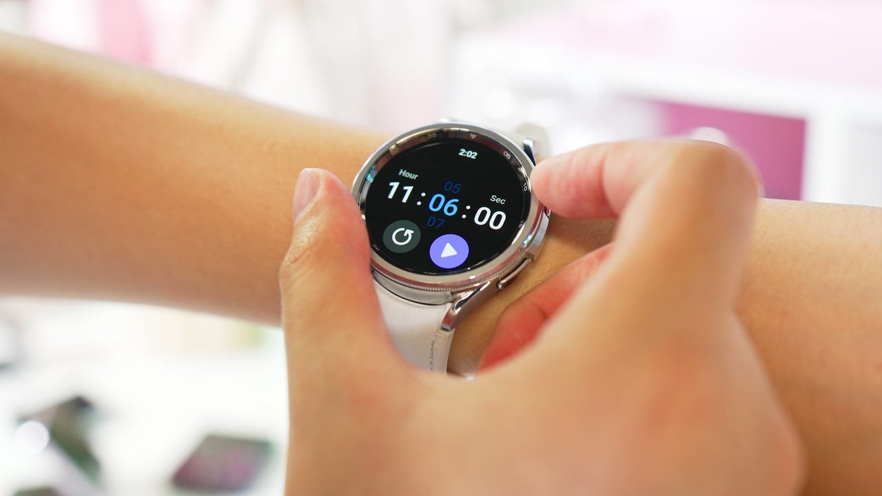 Samsung Galaxy Watch 6 Classic Bezal Person